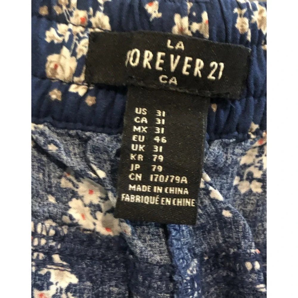 EUC Forever 21 Blue Floral Size 31 Shorts with Pockets Drawstring Waist - Picture 5 of 16